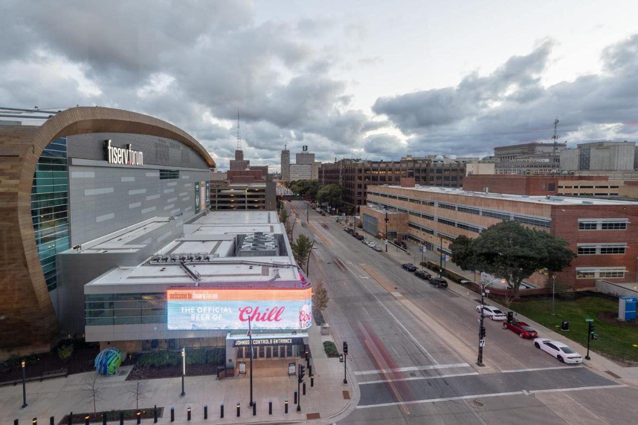 Flexhome Skywalk To Fiserv U3 With Rooftop, Gym, And Parking Milwaukee Exterior photo