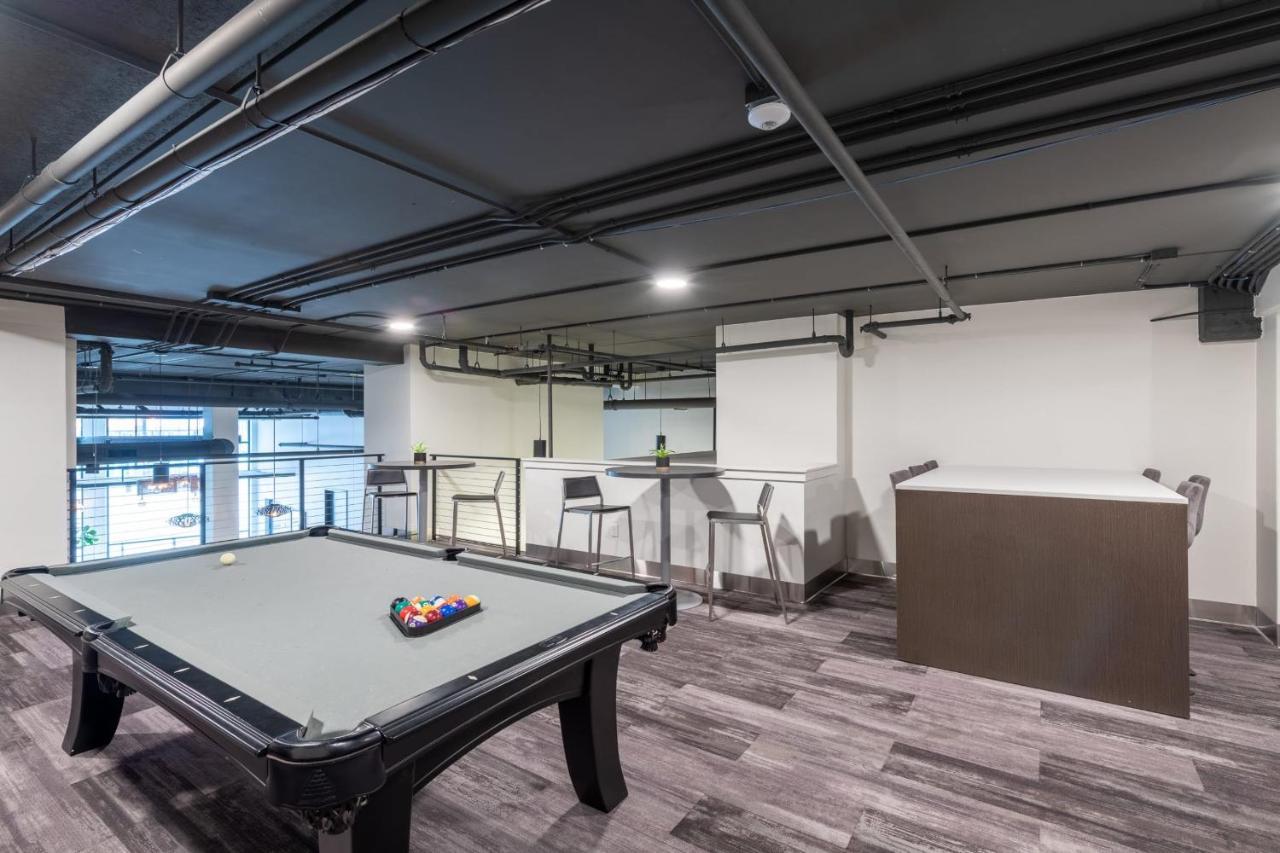 Flexhome Skywalk To Fiserv U3 With Rooftop, Gym, And Parking Milwaukee Exterior photo
