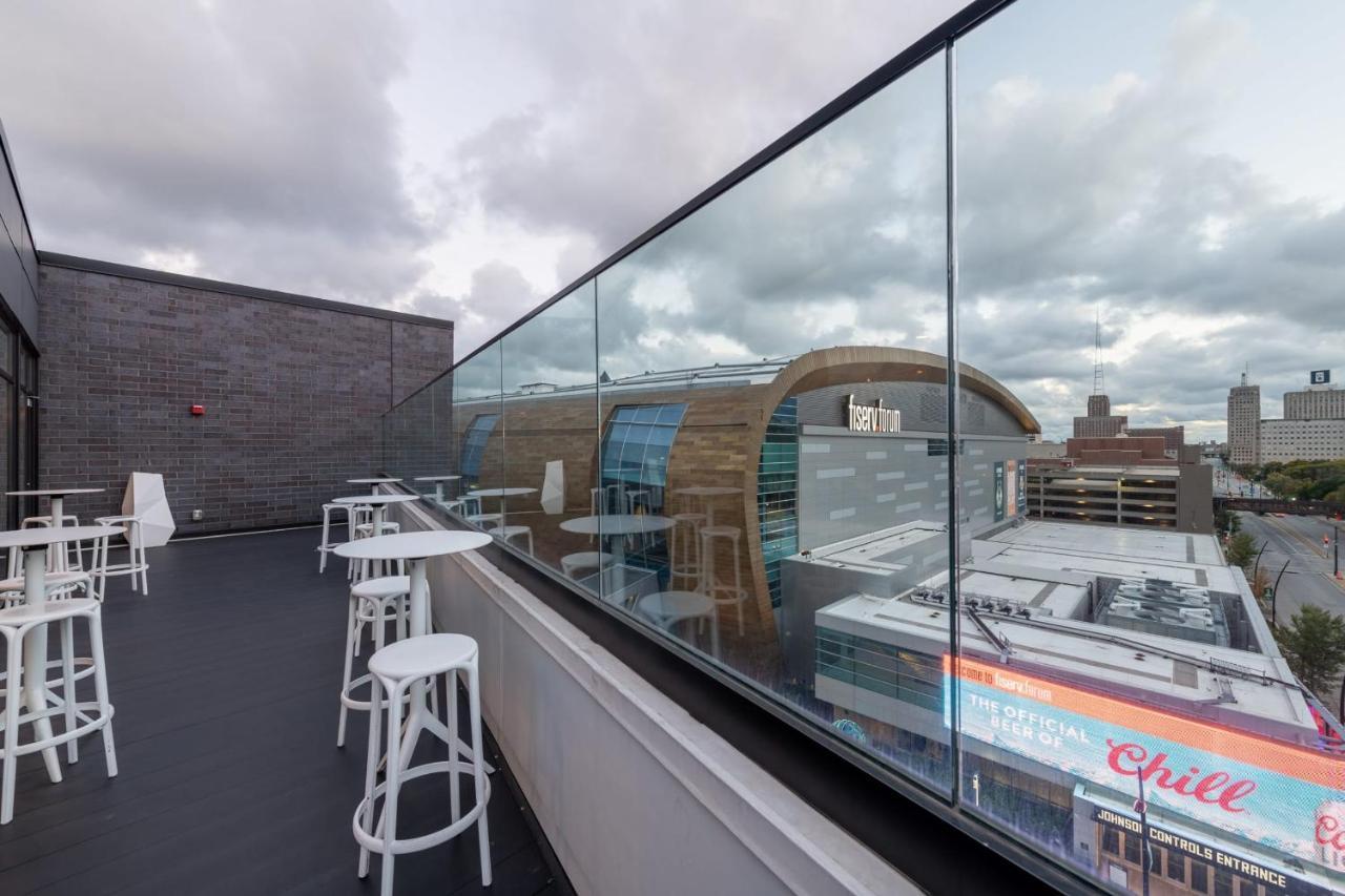 Flexhome Skywalk To Fiserv U3 With Rooftop, Gym, And Parking Milwaukee Exterior photo